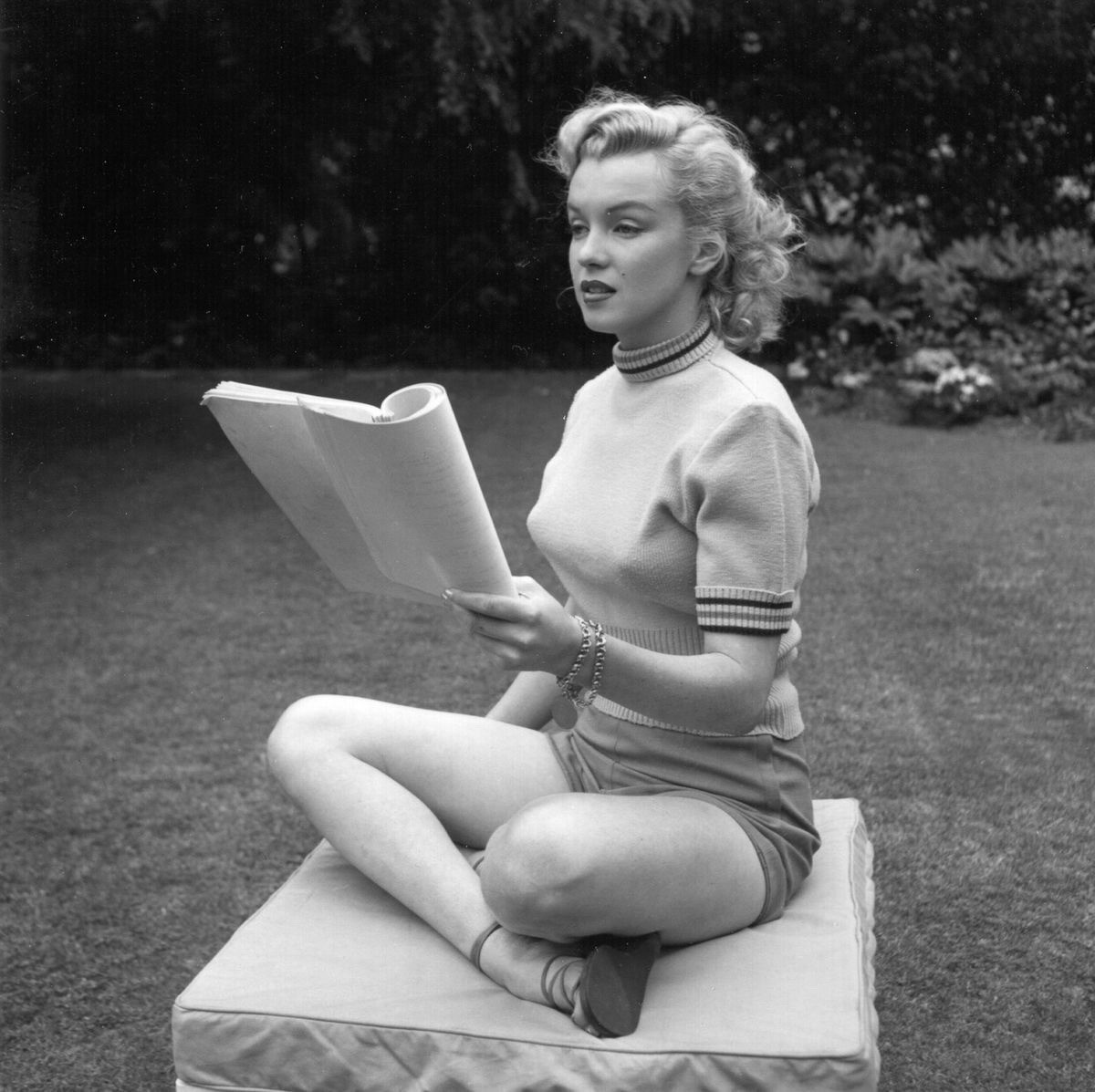 weirdlandtv:  Marilyn Monroe in May 1950, in the backyard of Johnny Hyde, the Hollywood honcho who promised her millions if only she’d marry him. It would have set her up for life, but she refused, choosing to pursue her acting career instead.