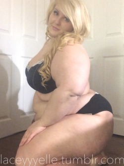 haellovethick:  laceyyyelle:  Feed me and