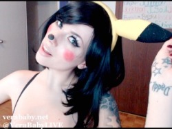 verababy:  ONLINE - in my chatroom dressed