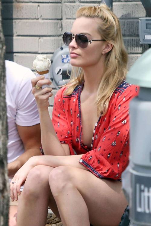 Margot Robbie - Toronto Ice Cream. ♥ adult photos