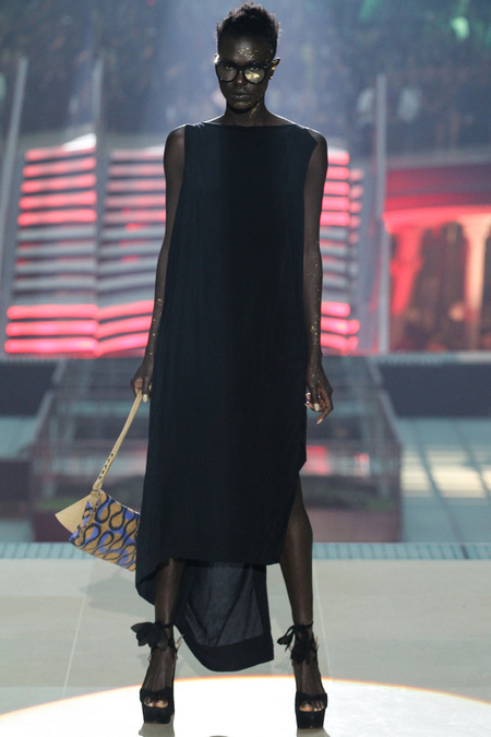iypslip:shadesofblackness:Ajuma Nasenyana x Vivienne WestwoodDamn I mean damn!!!!’!!!