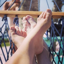 ashleykdesigns:  Wish I was back here. #beach #panama #florida #hammock #swing #feet #toes #love #relax #vacation