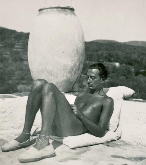 waterinthemouth:salvador dalí, 1925