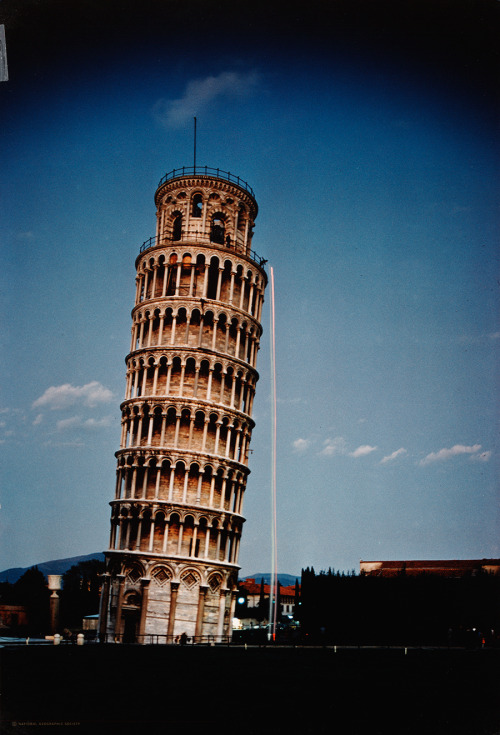 Two balls dropped from the tower in Pisa replay Galileo’s experiment, November 1974.Photograph