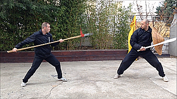 heroofomegle:    Chinese rattan shield techniques from “Hua Jia Men” (video here)