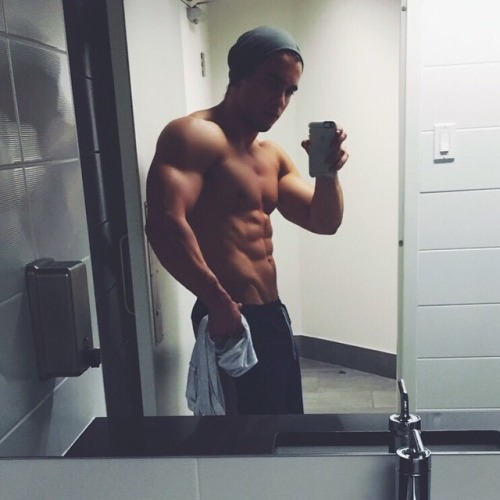 hotmessguys:  Instagram user: runandlift  ♣♂ Hot Mess Guys ♂♣