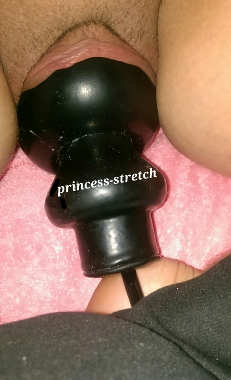 princess-stretch:  I’m using a new toy a friend got me and it’s amazing~ The most I can handle is 20 pumps and it feels wonderful. The best part is that it can go even bigger! I think it might be my new favorite toy. — 