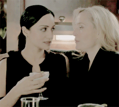 gillianandersons:  Gillian Anderson and Archie Panjabi on The Fall. 