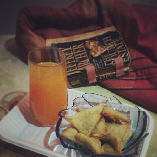 We&rsquo;ve all fried samosas at 12am, yes? #midnightsnack #piggie
