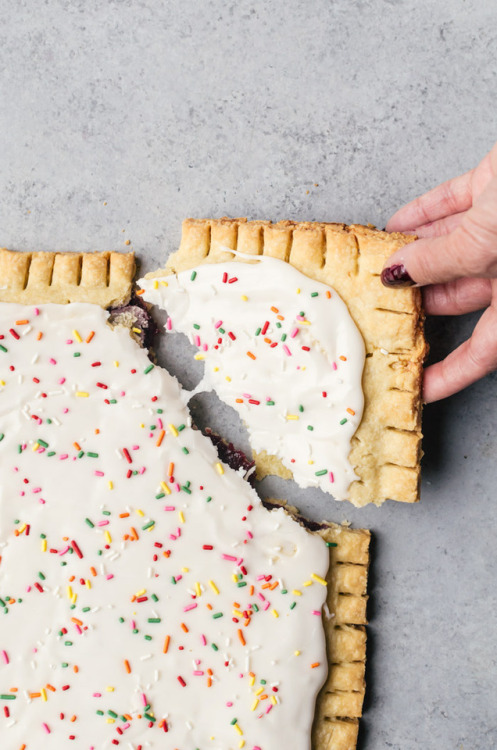 sweetoothgirl:  POP TART PIE  