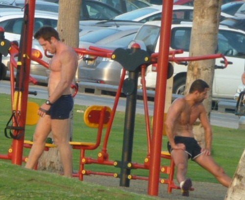 moteq1:  Hot Heebs of the Day  Shabbat Shalom. Charles Clore Park, Tel Aviv.  View Post 
