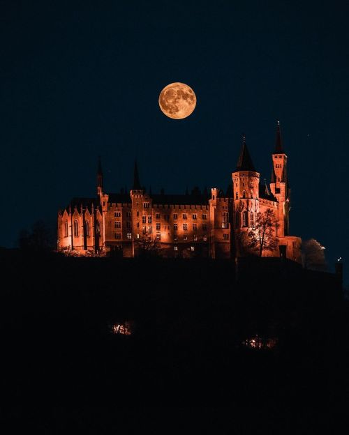 Burg Hohenzollern, Germany by tom_juenemann