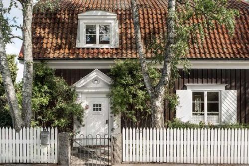 magicalhomesandstuff:Gorgeous vintage Swedish home is like a dream. The living room &amp; d