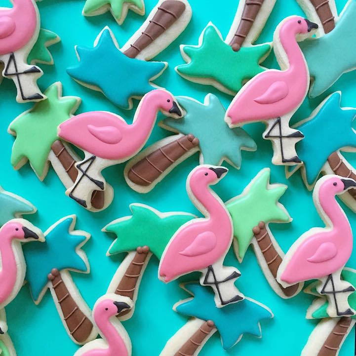 mayahan: Baker Holly Fox Uses Cookies As Confectionary Canvases for Colorful Art