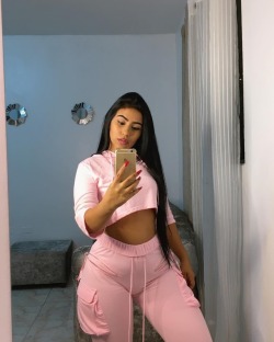 hotnewstodaysite:  Pink is your color.
