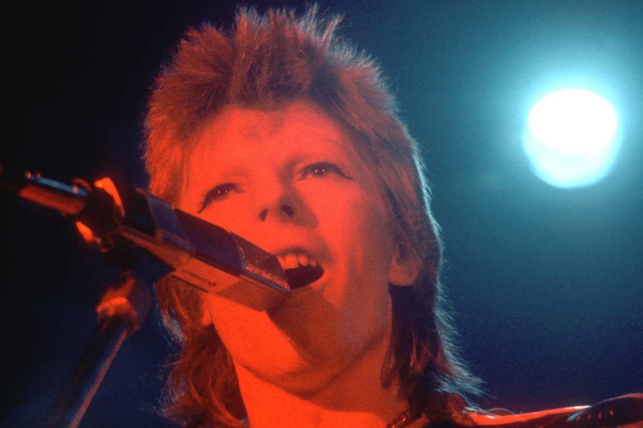 Moonage Daydream (dir. Brett Morgen) x TIFF 2022.
“Morgen assembles legendary rock star David Bowie’s deep archive of filmed material including rare, previously unseen footage into a singularly kaleidoscopic musical experience […]. It’s a sprawling,...