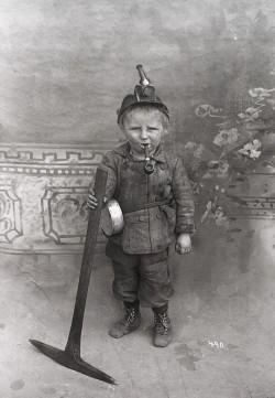 indypendenthistory:  Eight year old coal