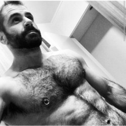 sexybeardbr:  Furry. #BARBADO #hairy #hairychest