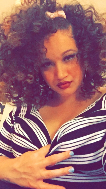 exoticplusmodel:  Curly hair 😍😍😍 I’m so mixed up sheesh  Wanna know what I’m mixed with? Check out my about me on my site www.iLoveExoticPlus.xxx 😏💦