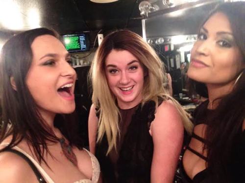 nancydrewfanclub:  w/ 2001apinkodyssey & stripperblog