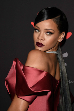 fuckyeahrihanna:  Rihanna at the Inaugural Diamond Ball (11.12.2014.) 