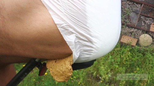 femboydl: pooping diaper outdoor - diaper couldn’d hold it when sitting on the bike… mo