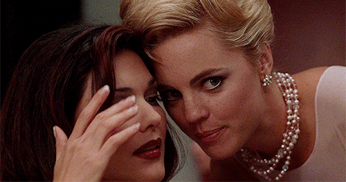 myellenficent:Laura Harring and Melissa George in Mulholland Drive (2001) dir. David Lynch
