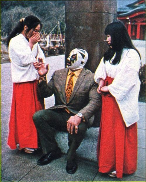 mil mascaras