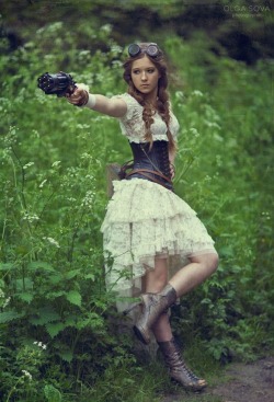 guns-and-babes:  Babe with gun