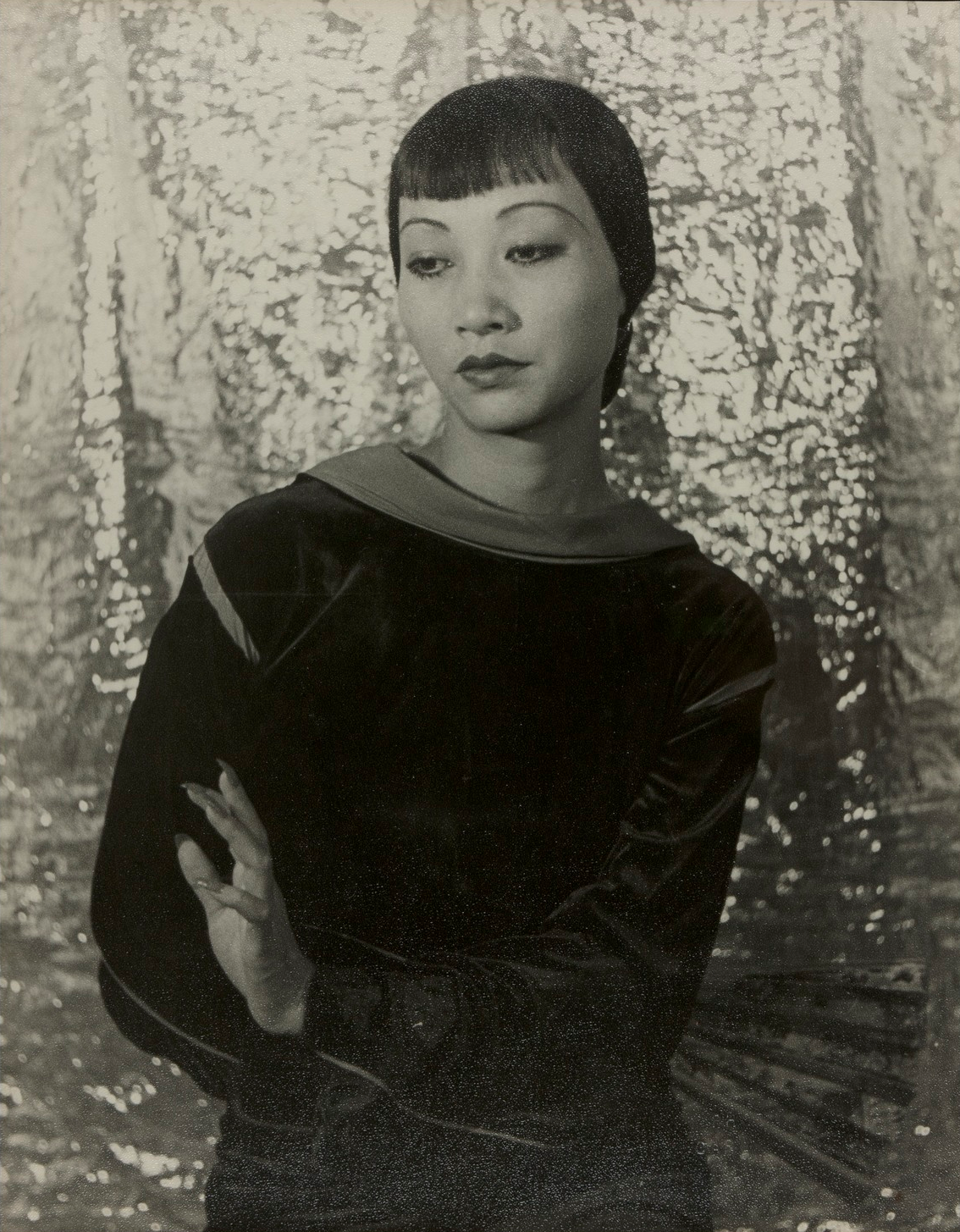 twixnmix:  Anna May Wong photographed by Carl Van Vechten on September 22, 1935.