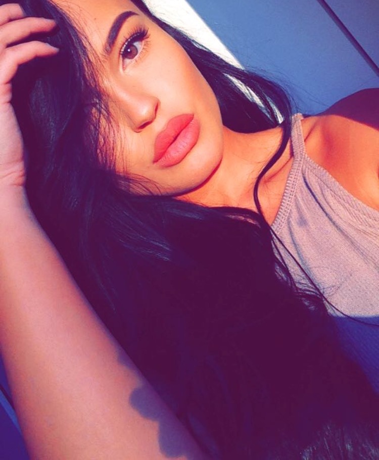 bombshellssonly:  @emjeni