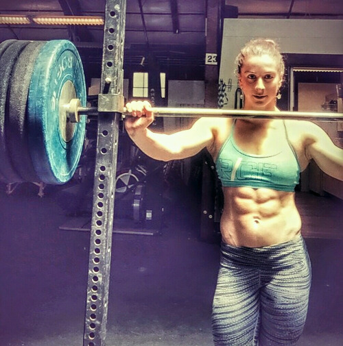 fitbitchfitness:  Lisa Warren  Follow the Fit Bitch!