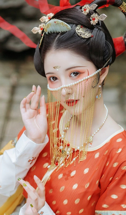 hanfugallery:hairstyles and hair ornaments for chinese hanfu