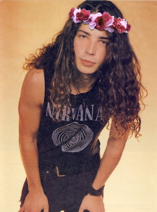 mother-love-ball:  Grunge musicians x Flowers 