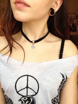 comparisonsareodious:  So in love with my new choker 