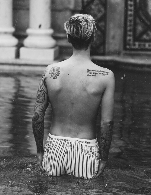 XXX bieberlocks:  👀 photo