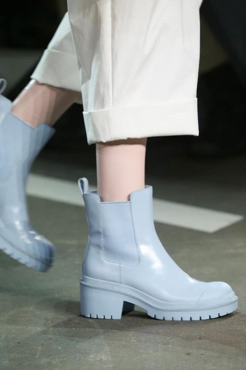 beyoncesasshole:  arctictic:  Shoes at Marc by Marc Jacobs Spring 2015 NYFW  I fuc w these boots so hard 