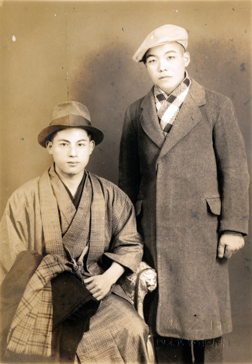 uncannyvalleyofthedolls: Japanese men’s fashion in 1935.