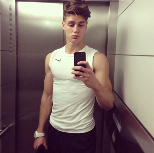 cuteguyzhotboys:.