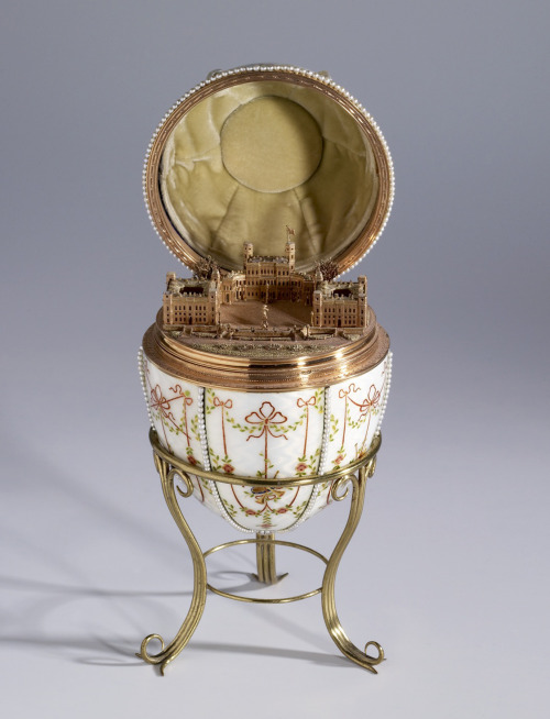 aleyma:Mikhail Perkhin for House of Fabergé, Gatchina Palace Egg, 1901 (source).