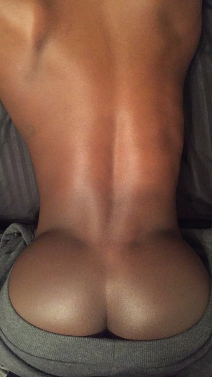 royalseduction18:  Guess who’s back🍑🍑