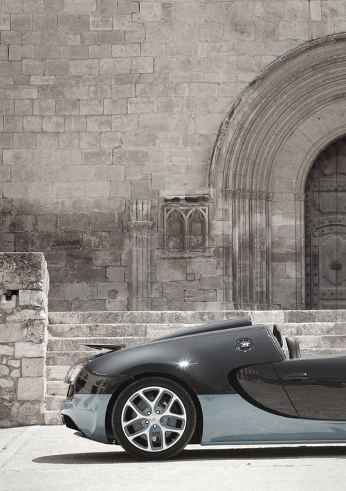 life1nmotion:  Bugatti Veyron Grand Sport Vitessevia: Carhoots