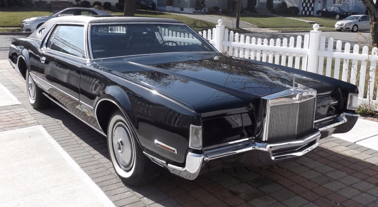 crazyforcars:  Nice 1972 Mark IV, with slightly wider than usual whitewalls. 