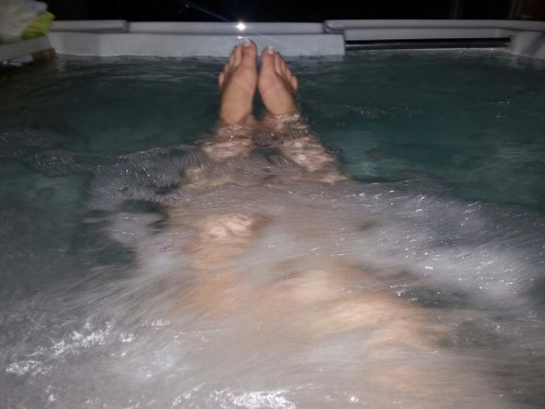 Porn housewifesecrets:   Hot tub, anyone?  Yes photos