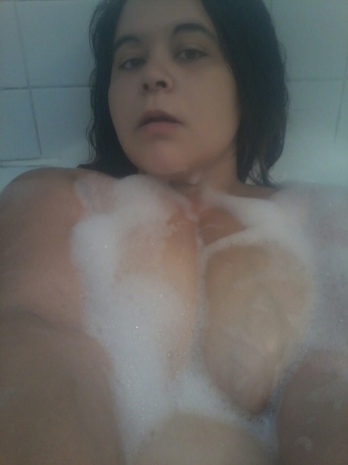 xqu33nkushx:  Bathtub fun loves!!!