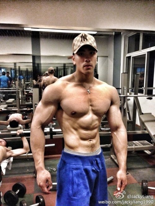 chipmasterson:  male-glories:  MALE GLORIES: COCK & BODIES  What did he do with all that corn?