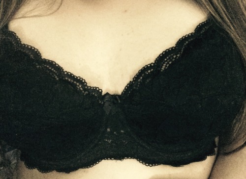 bitehardscratchharder:  Enjoy your Fucking Friday lovelies 😘  Mmm very sexy