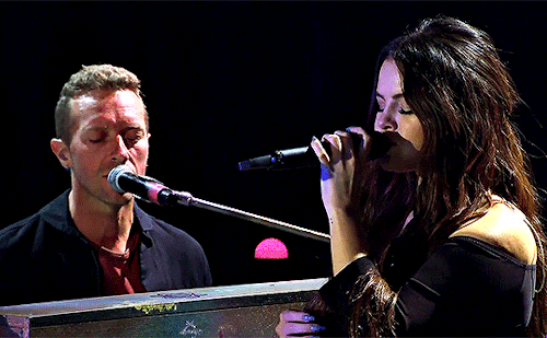 SELENA GOMEZ & COLDPLAYperforming Let Somebody Go @ the Late Late Show