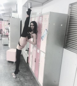 stripper-locker-room:  https://www.instagram.com/simonaroller/