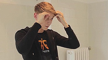omgbjerg:    ☆  Rekkles plays with his hair   ☆ (x)  rekkles is such a fucking